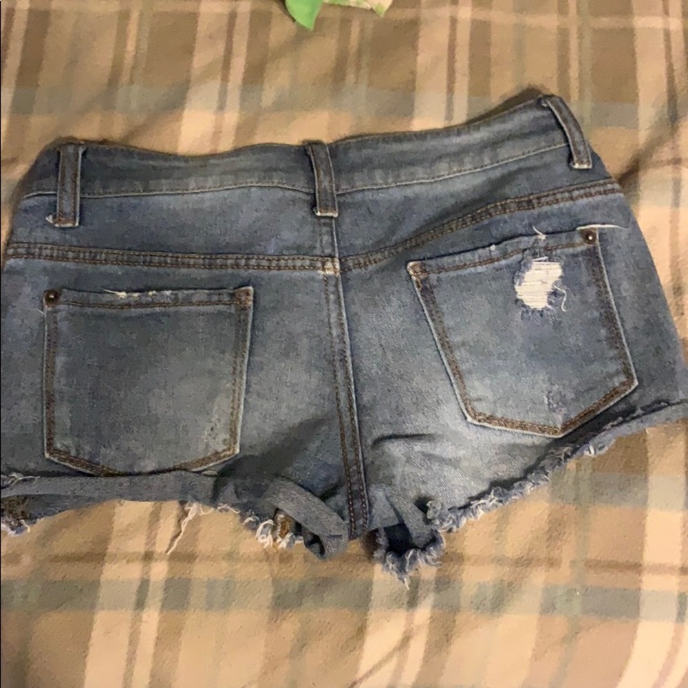 Shorts - Picture 3 of 3
